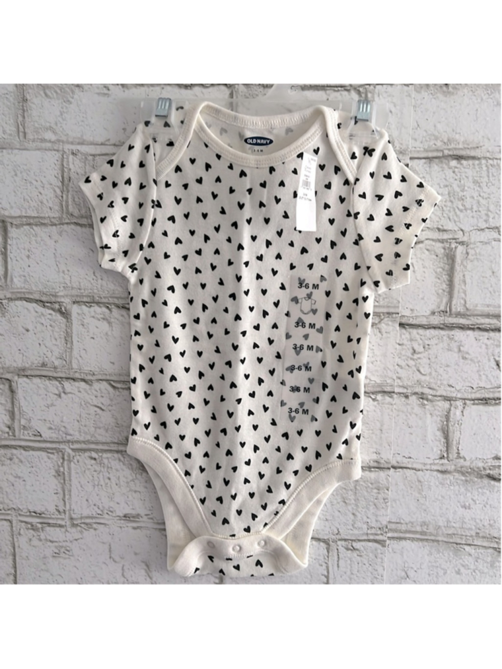 NWT Old Navy Baby Short Sleeve Heart Print Bodysuit size 3-6 months